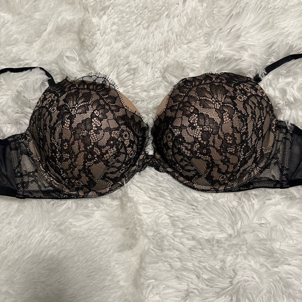 NEW VS Very Sexy Push Up Lace Bra. Lined. Black Color Size 32DDD